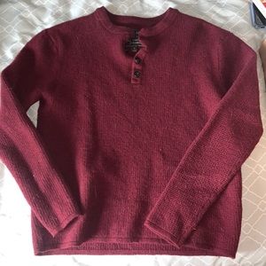 Men’s sweater.